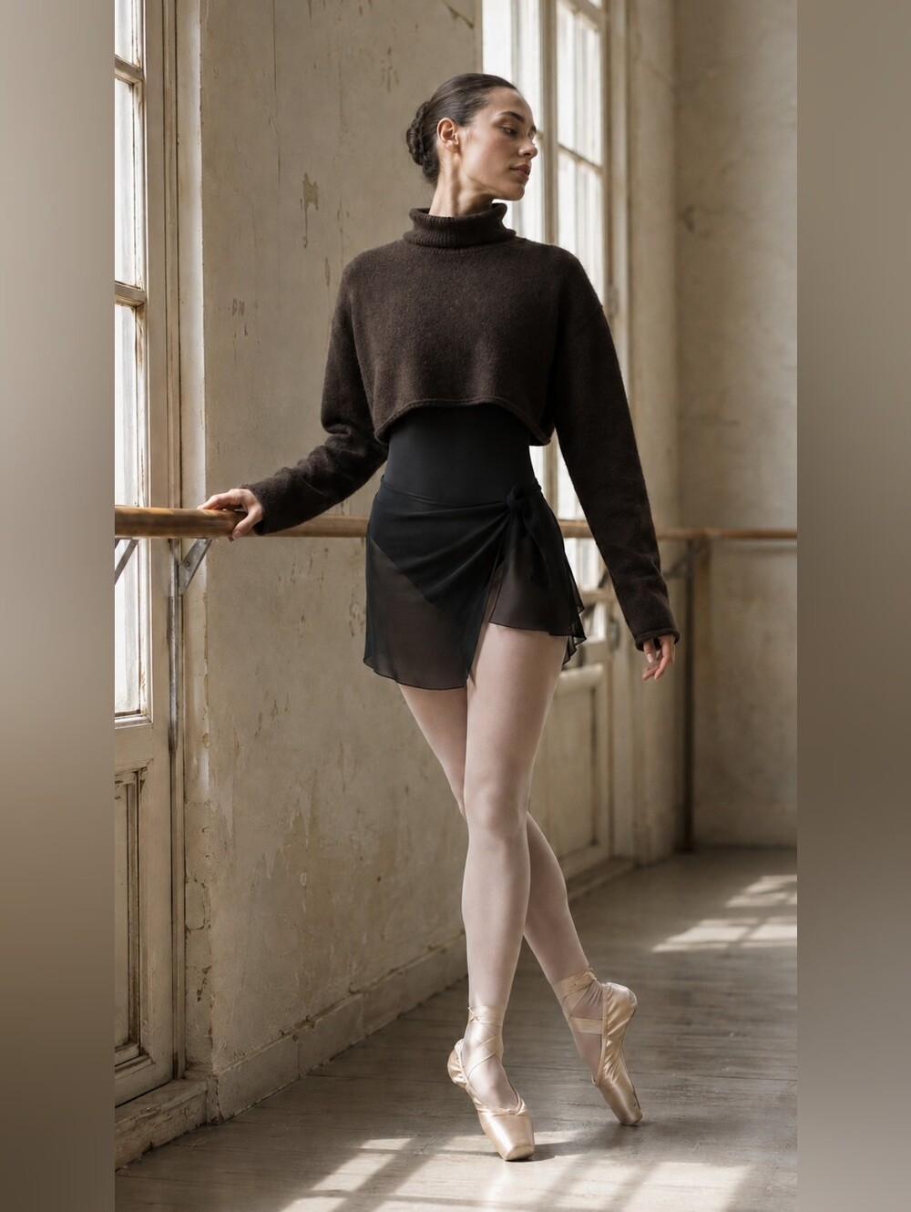 Arirzia The Group Babaton Cropped Cashmere Turtleneck In Brown XS